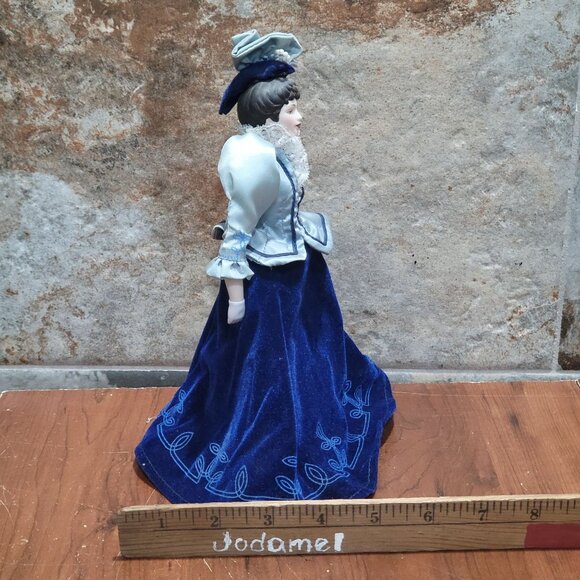 Vintage Avon Porcelain Victorian Doll 8 Inch Tall 1987 - Picture 11 of 12